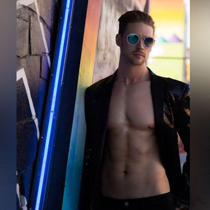 Hunter-Reid is a male stripper in Las Vegas (4)