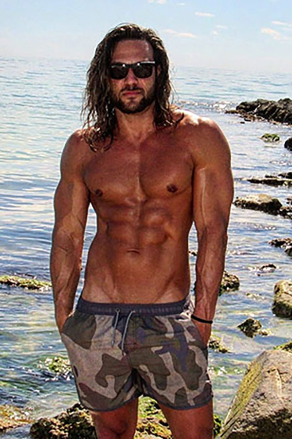 Tarzan-the-male-stripper-in-Las-Vegas-2